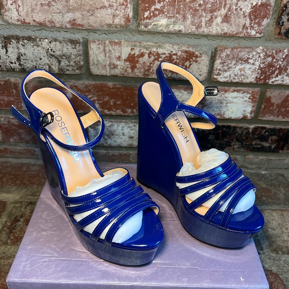 ROSERWISH BLUE ROUND OPEN TOE PLATFORMS SIZE 7